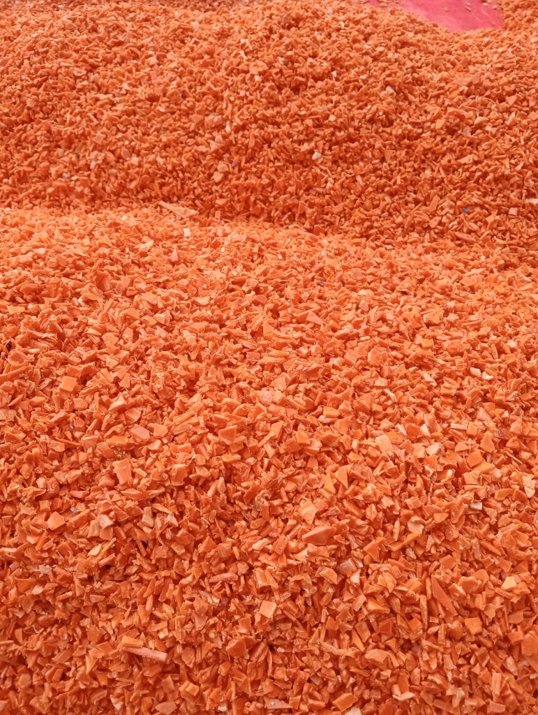 plastik cacah warna merah
